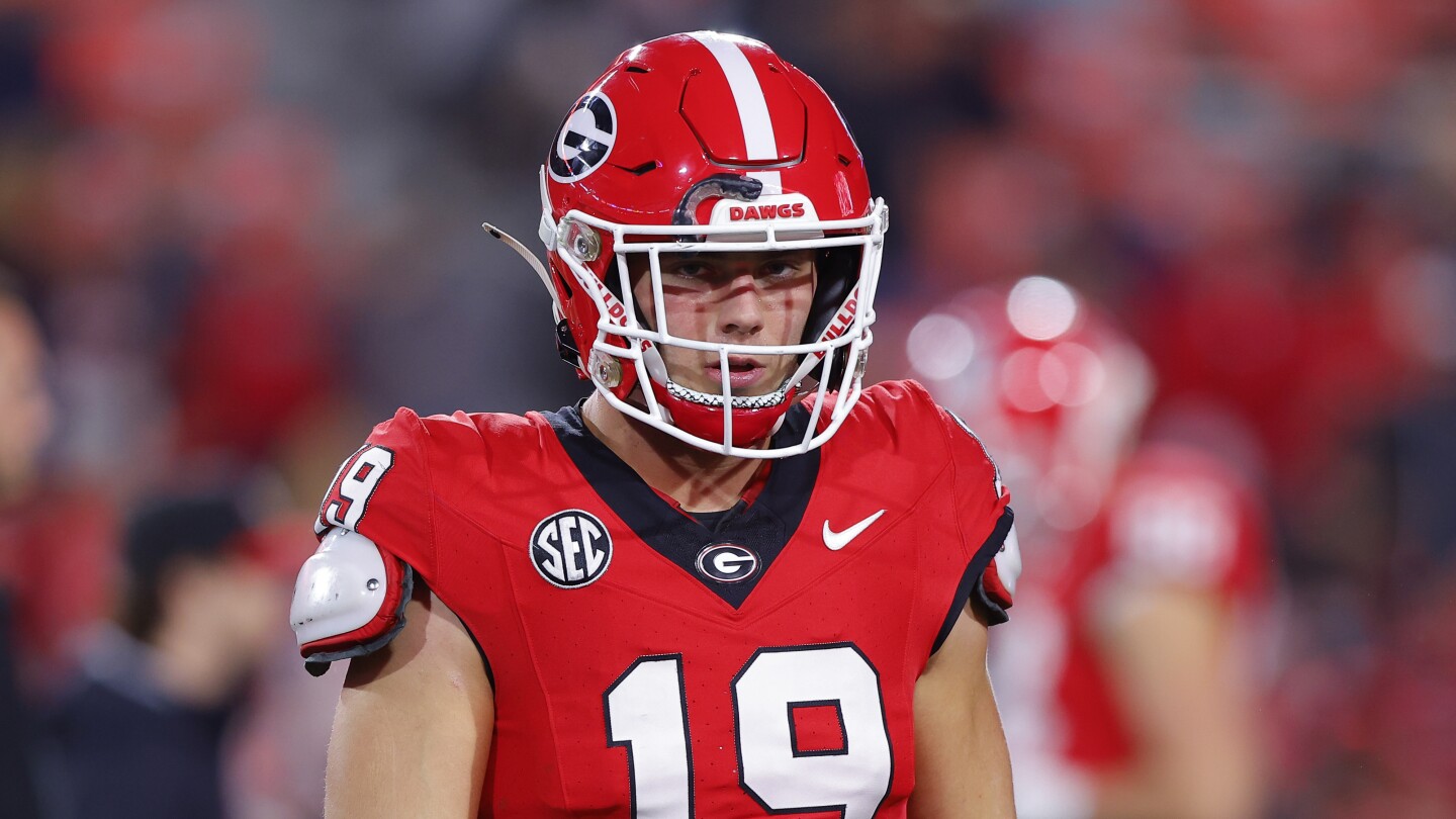 Featured image for Georgia's Star TE Brock Bowers Enters 2024 NFL Draft After Mackey Wins