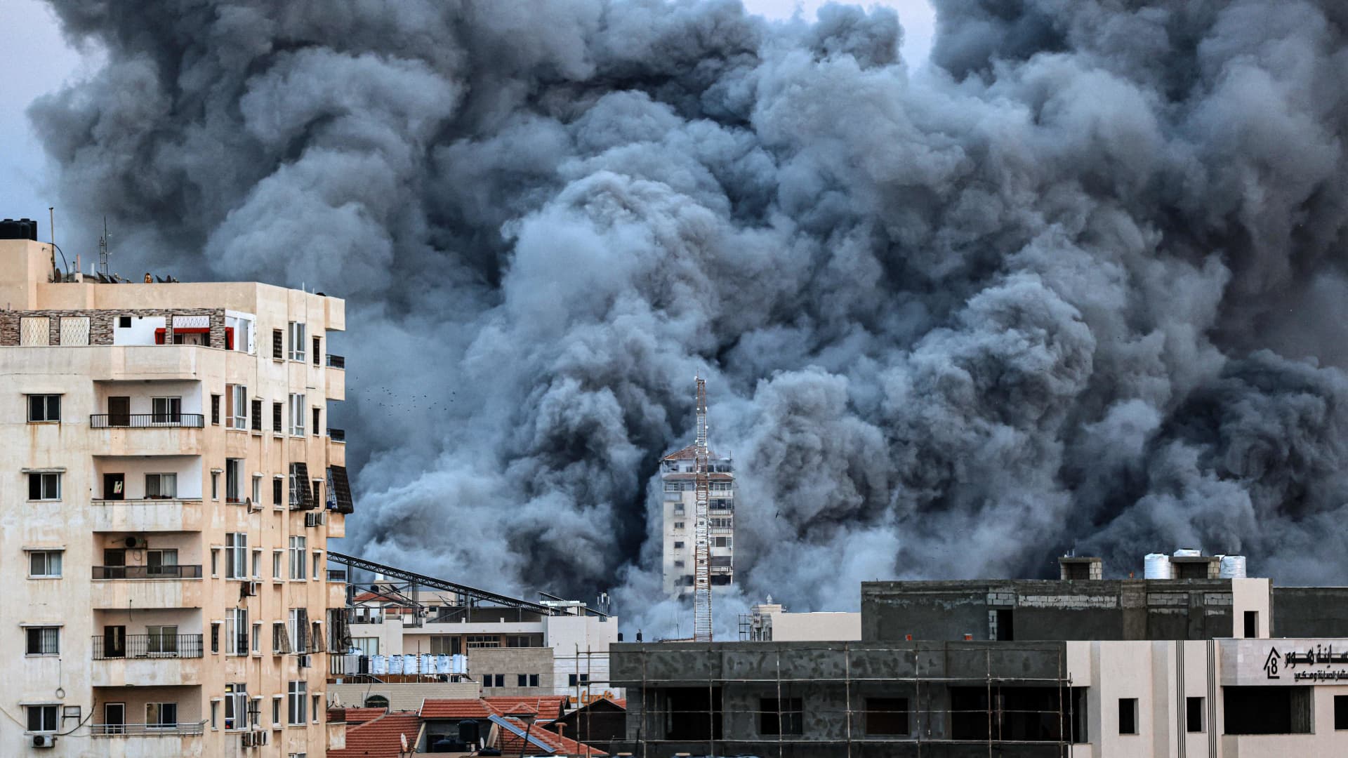 Israel-Hamas Conflict: Oil Market Impact and Safe Haven Assets