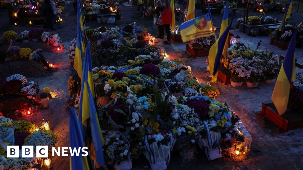 Zelensky Reveals 43,000 Ukrainian Soldiers Killed in War
