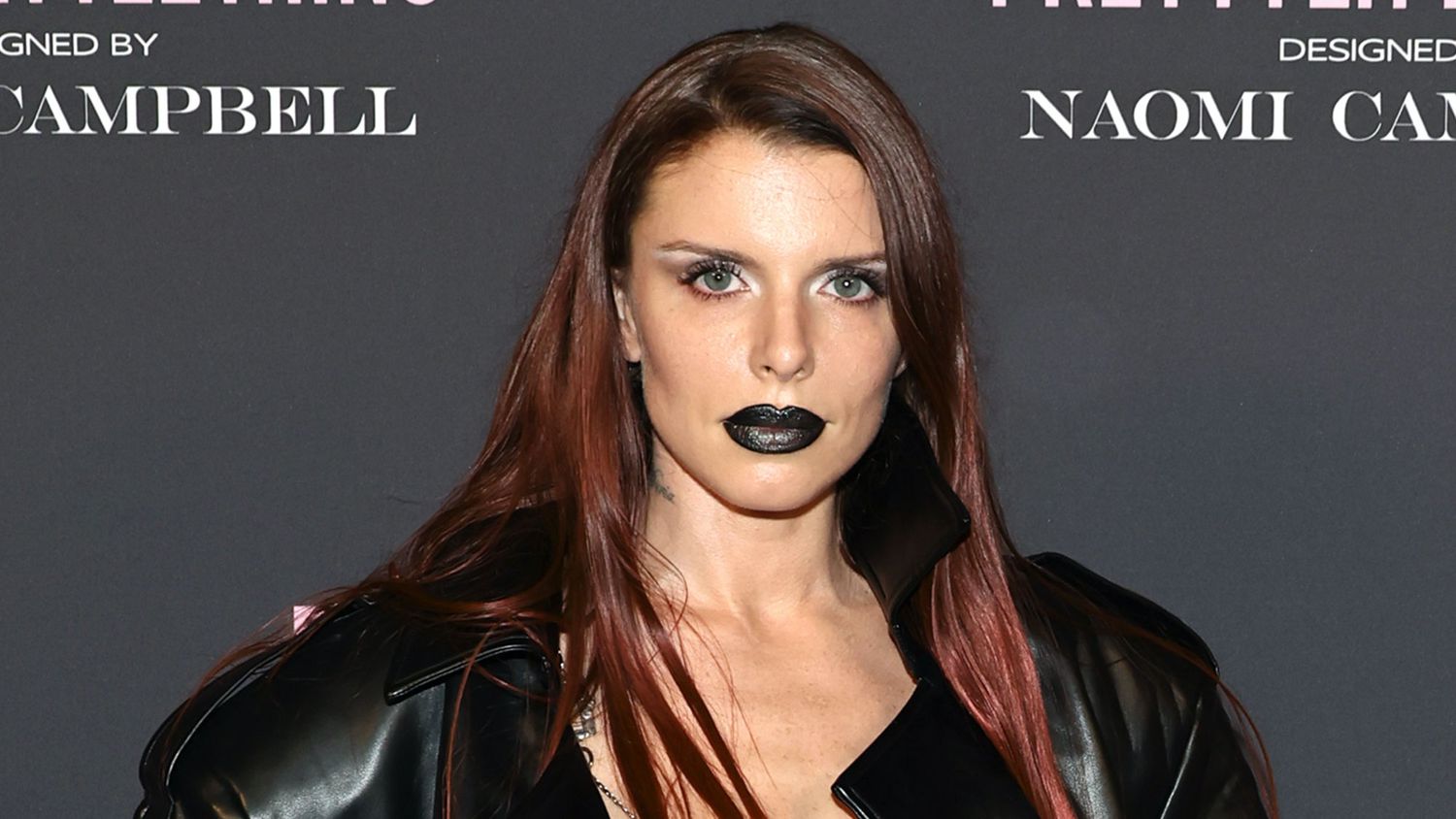 Julia Fox's Daring Fashion Statements Steal the Spotlight