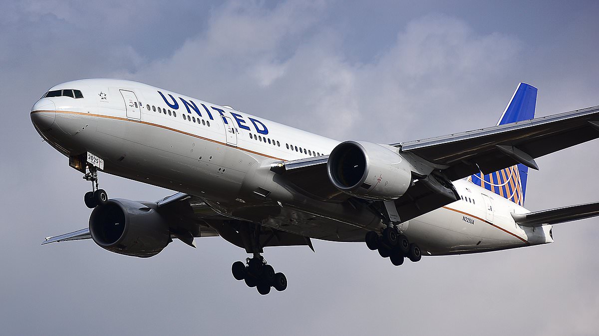 Featured image for "Toilet Malfunction Forces United Flight to San Francisco to Turn Around Due to Cabin Poop Leak"