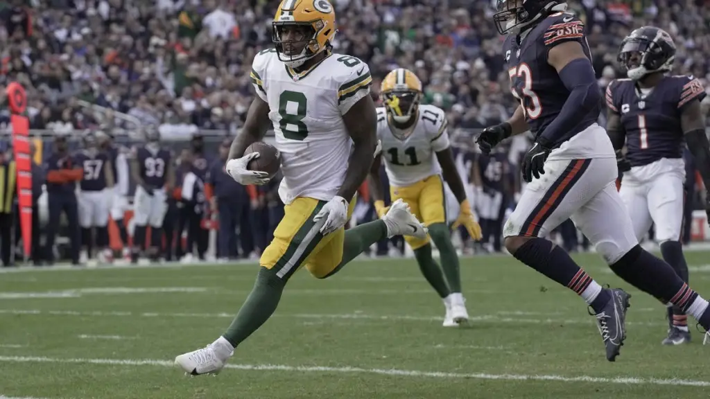 Josh Jacobs Shines with Two TDs Despite Injury Scare vs. 49ers