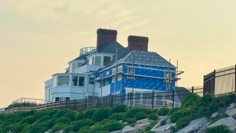 Featured image for Taylor Swift and Travis Kelce's Low-Key Wedding Plans in Rhode Island