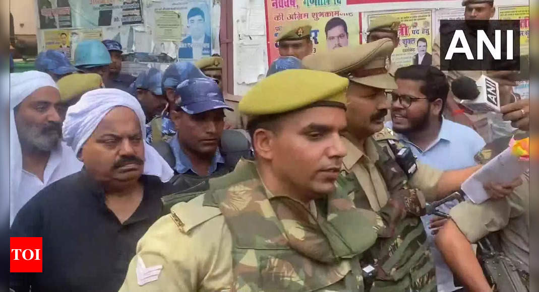 Atiq and Brother Admit to Obtaining Arms from Pakistan Border, Says Cop.