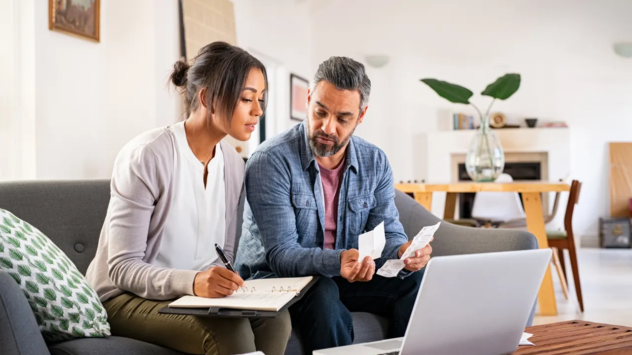 "Maximizing Savings: 6 Tips to Save $100 Weekly"