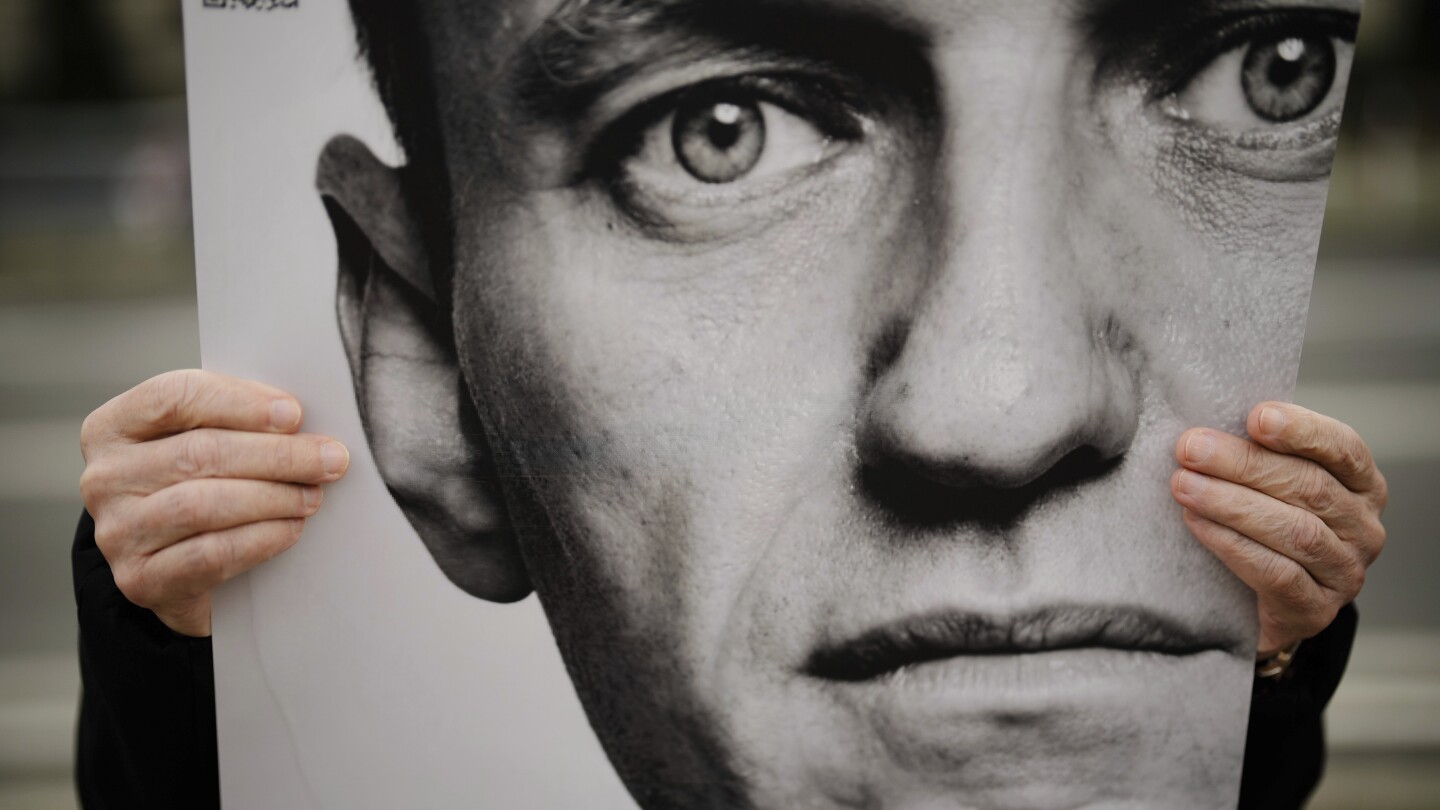 "Global Outcry: Putin and Government Blamed for Navalny's Prison Death"