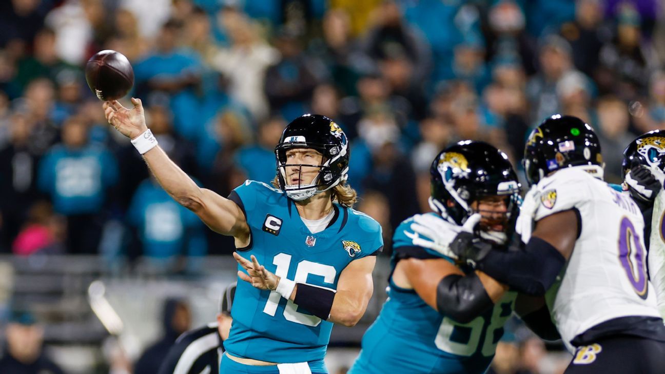 Featured image for Jaguars' Trevor Lawrence connects with Jamal Agnew for 65-yard TD pass, sparking comeback effort