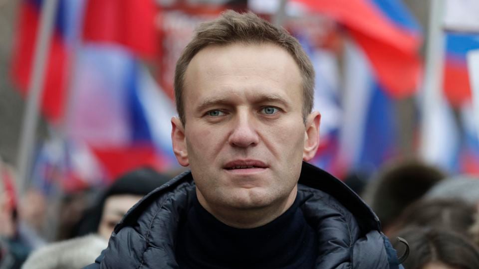 Featured image for Navalny's Funeral Faces Obstacles as Kremlin Allies and Hearse Drivers Refuse to Cooperate