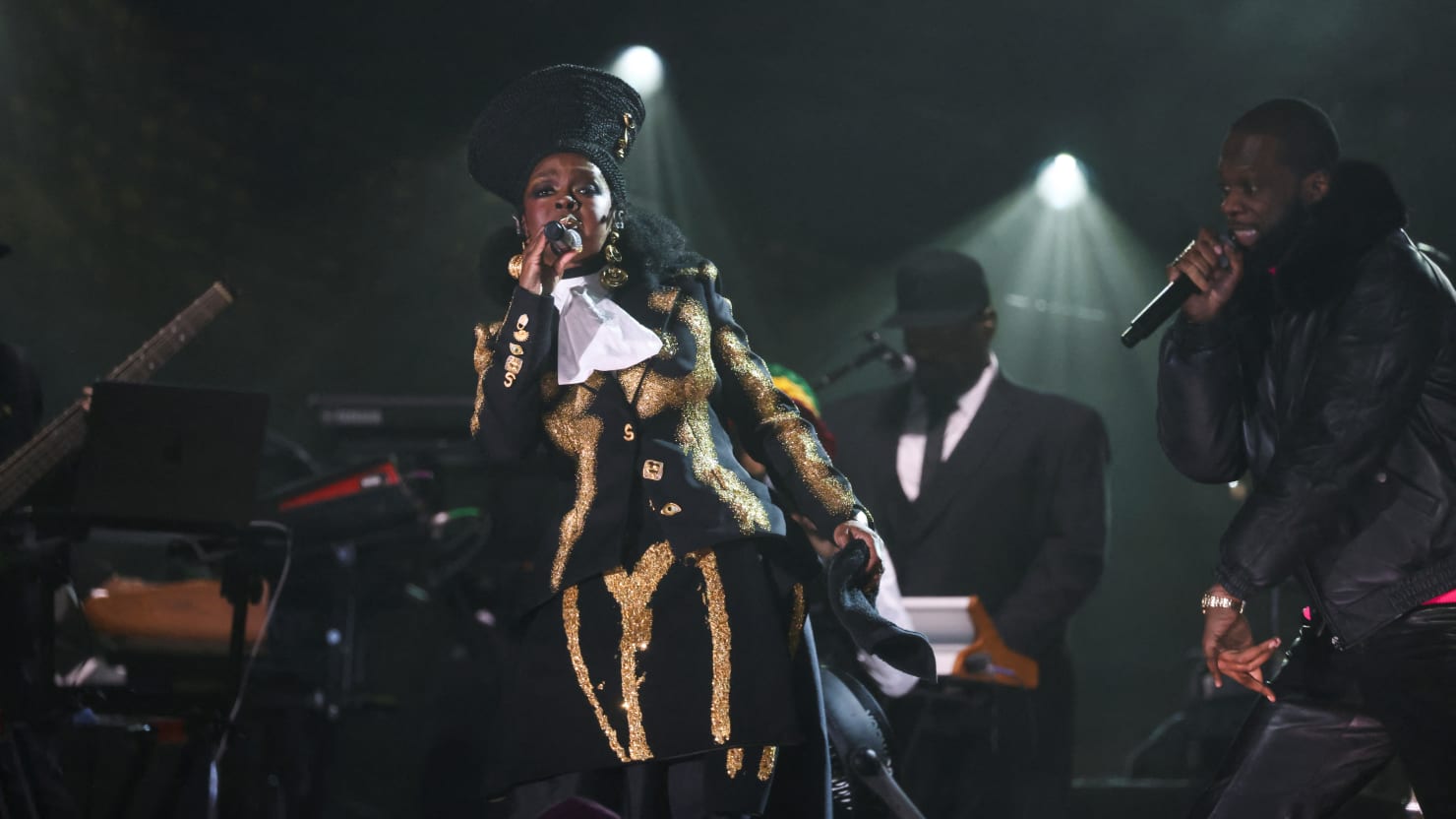 Featured image for Lauryn Hill's Response to Tardiness Criticism: Fans Should Consider Themselves Lucky