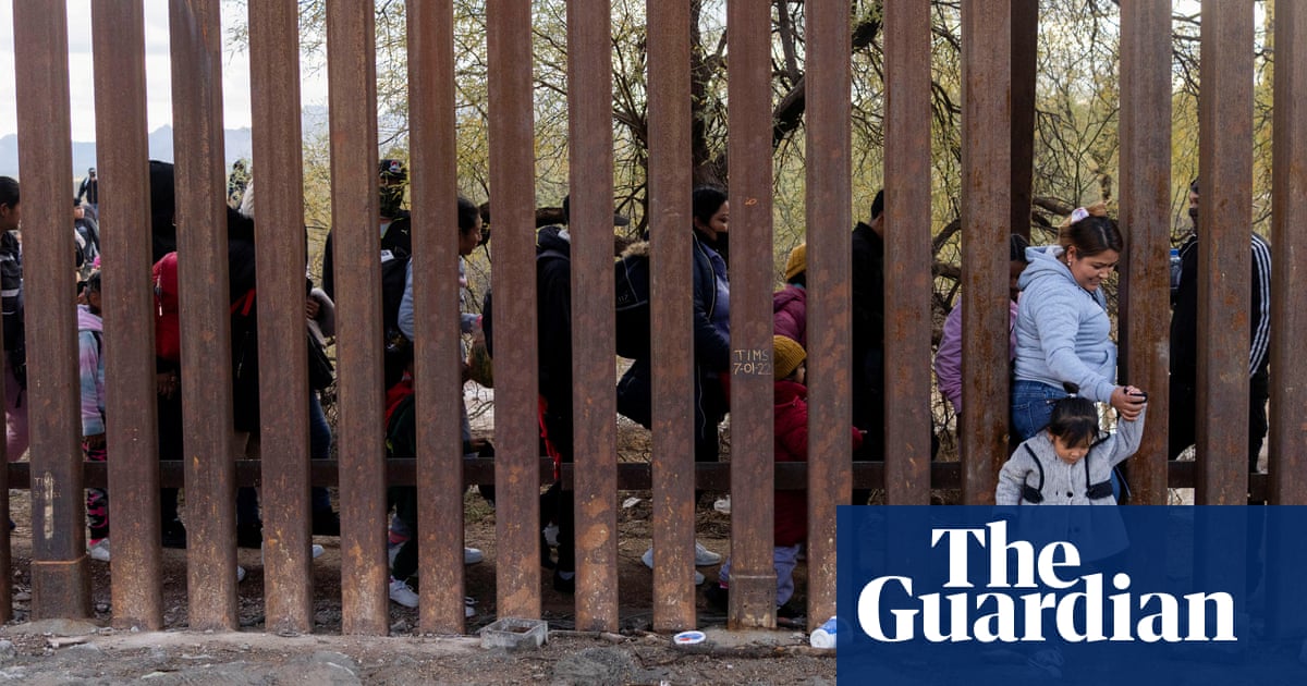 "Arizona Voters to Decide on Controversial Immigration Arrest Measure"