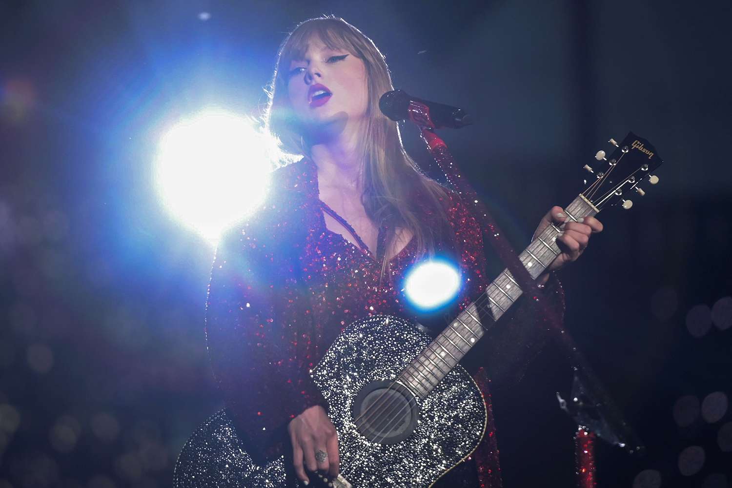 Featured image for Taylor Swift Debuts New Song and Delivers Emotional Speech at Lisbon Eras Tour