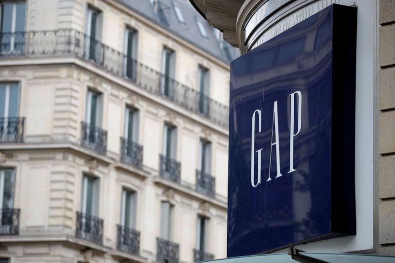 Featured image for Gap's Sales Rise Despite Tariff-Related Cost Concerns