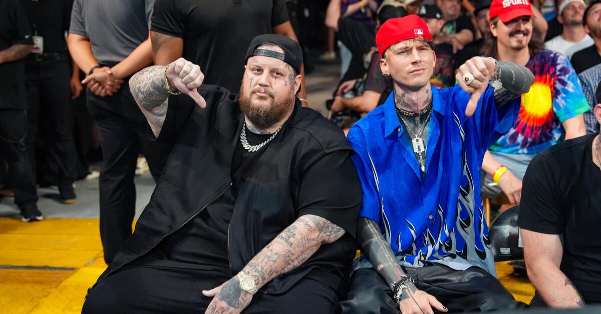 Featured image for WWE SmackDown Recap: Wyatt Sicks Win Tag Titles and Seth Rollins' Crew Attacks LA Knight