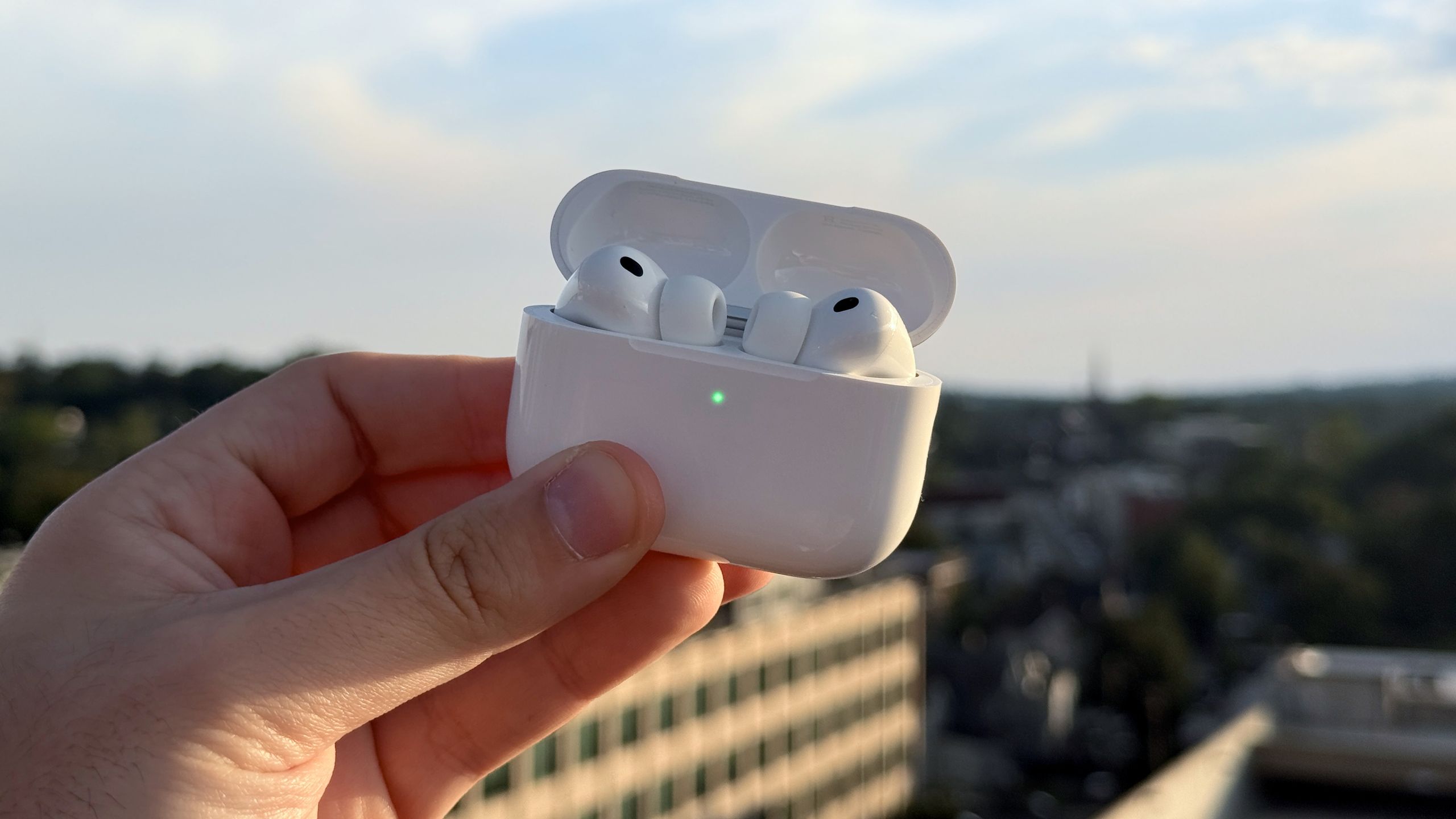 Featured image for AirPods Pro 3 Owners Still Facing Static Issues Despite Firmware Updates
