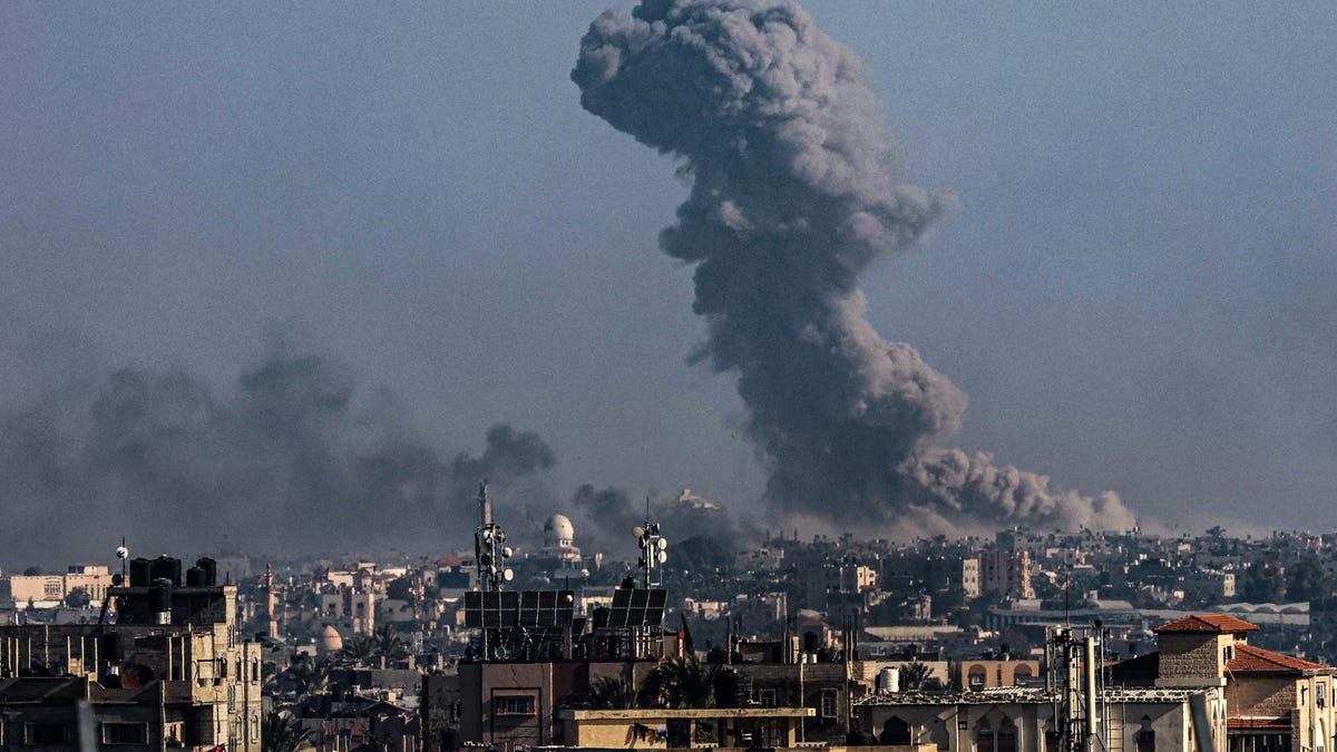 "Biden's Controversial Arms Sale to Israel Amidst Gaza Conflict Escalates Tensions"
