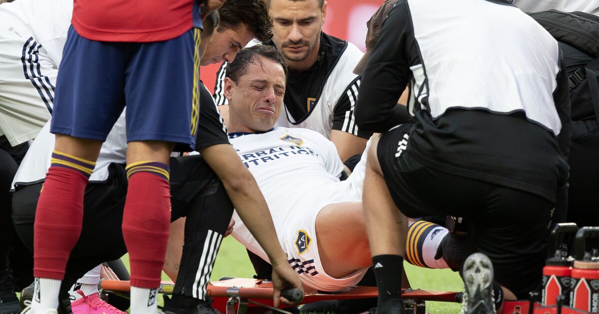 Chicharito injured in LA Galaxy's U.S. Open Cup loss to Real Salt Lake.
