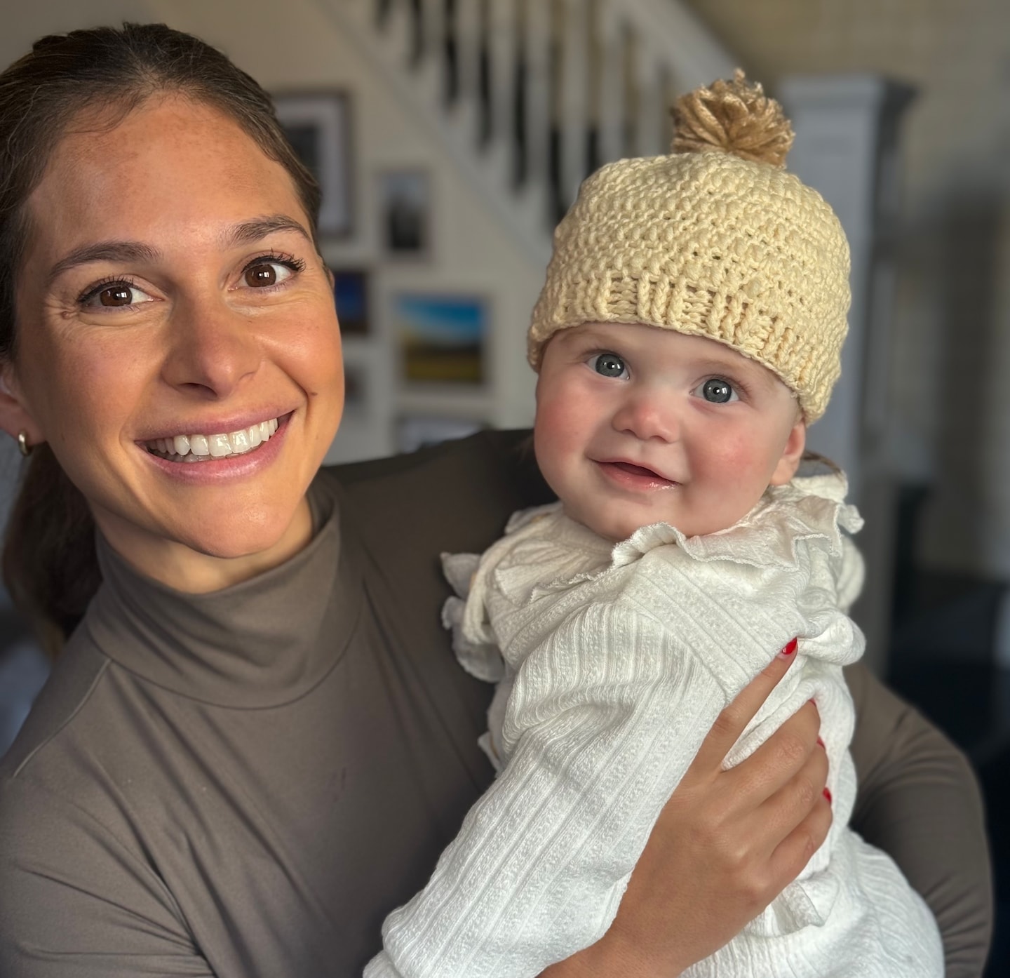 Featured image for Stranger's Heartwarming Act: Crocheting a Hat for Baby on First Flight