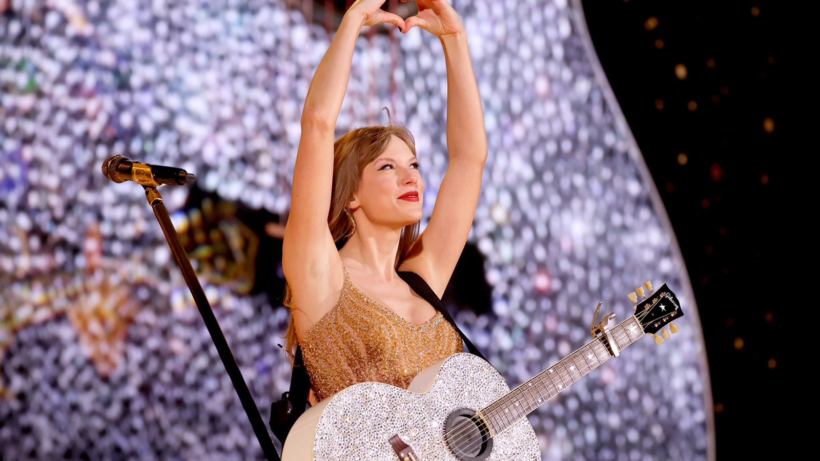 Featured image for Taylor Swift's '1989 (Taylor's Version)' Dominates Charts with Record-Breaking Debut Week