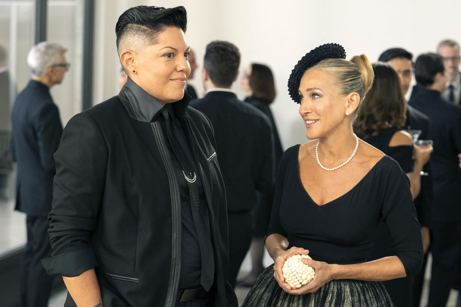 Featured image for Sarah Jessica Parker Surprised by Audience Backlash Against Che Diaz