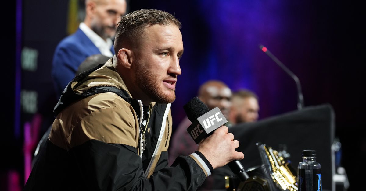 Featured image for Justin Gaethje criticizes Michael Bisping's commentary at UFC 286.