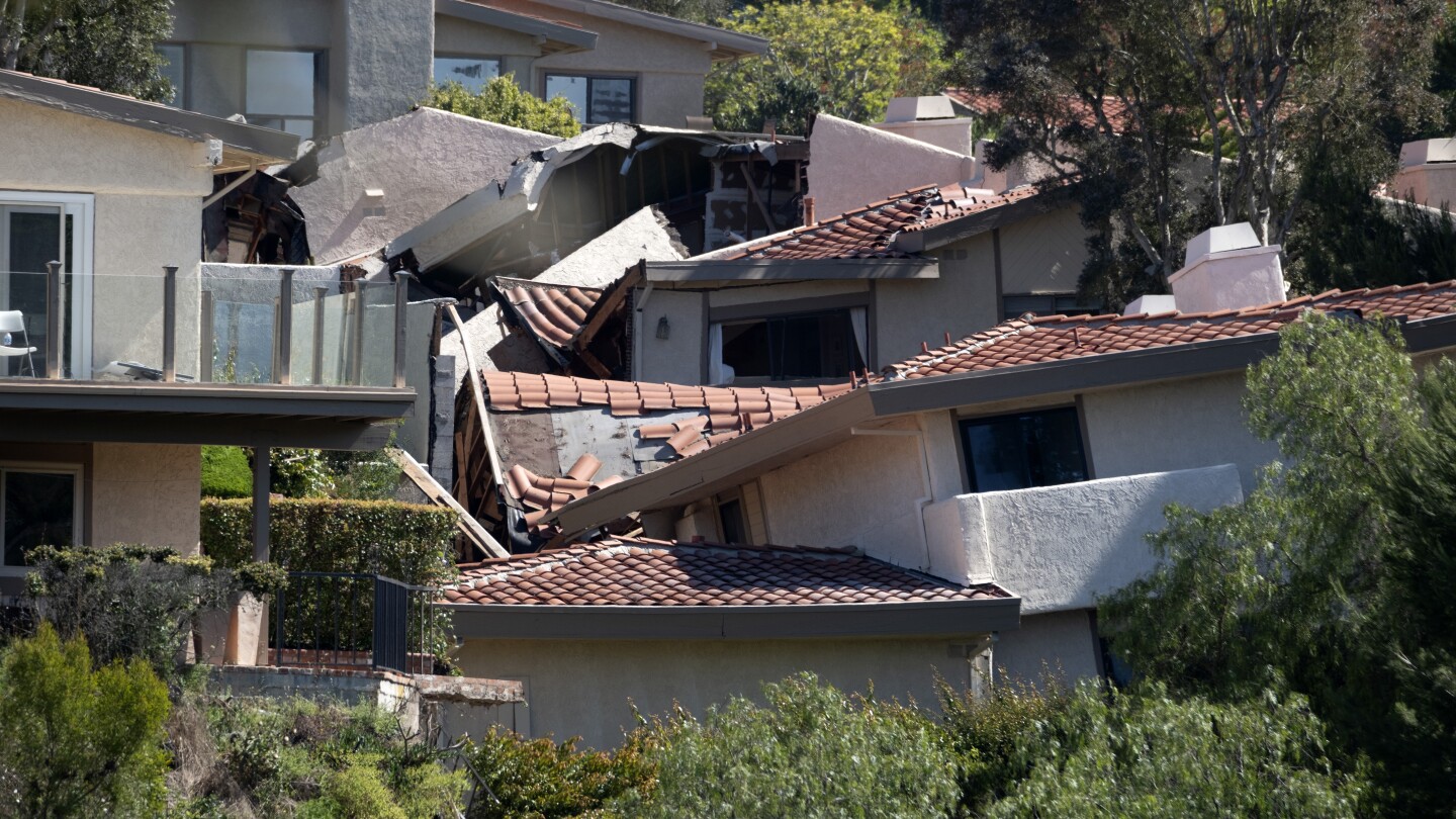 "Devastating Landslides Strike Southern California's Palos Verdes Peninsula, Prompting Urgent Evacuations"