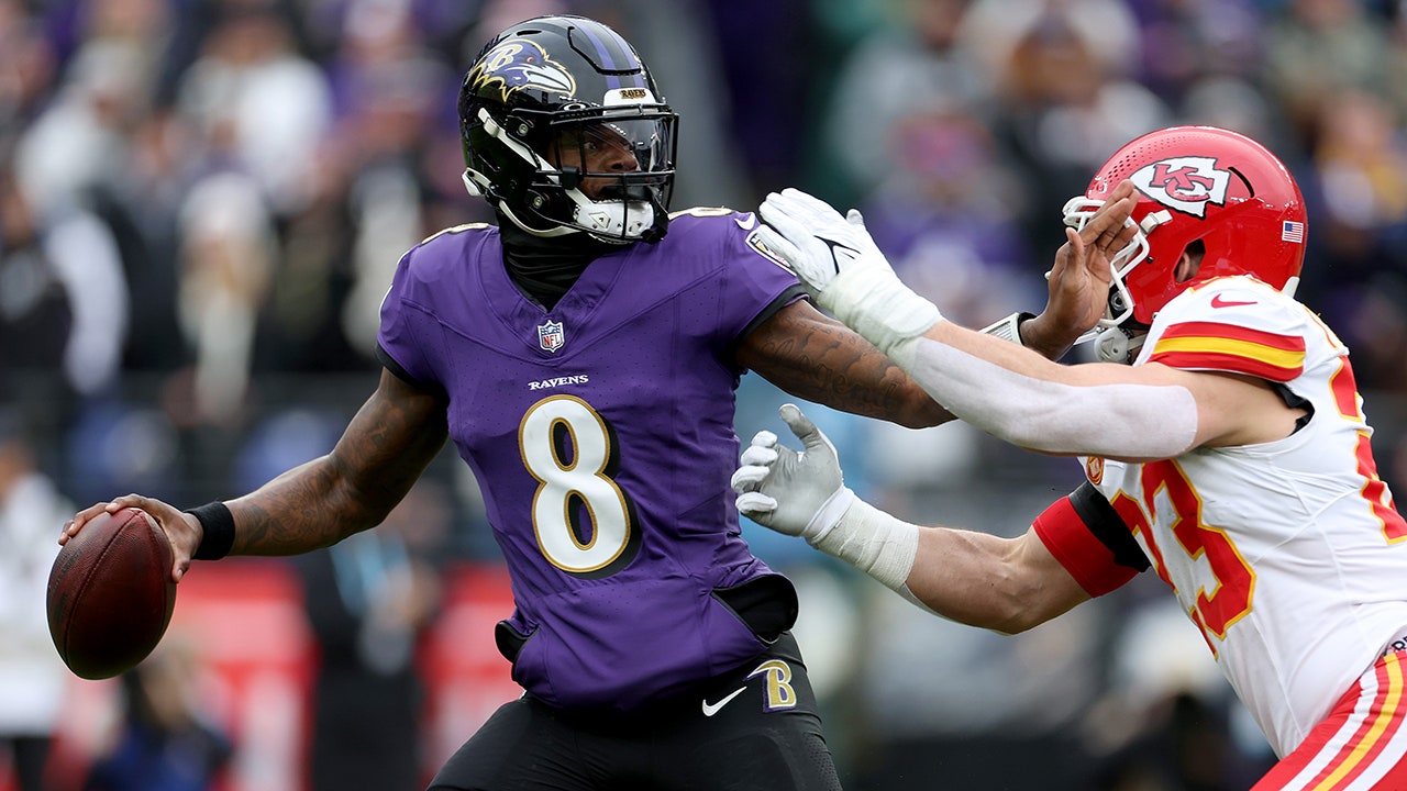 "Baltimore Ravens' Lamar Jackson Faces Frustration and Fizzle in AFC Championship Loss"