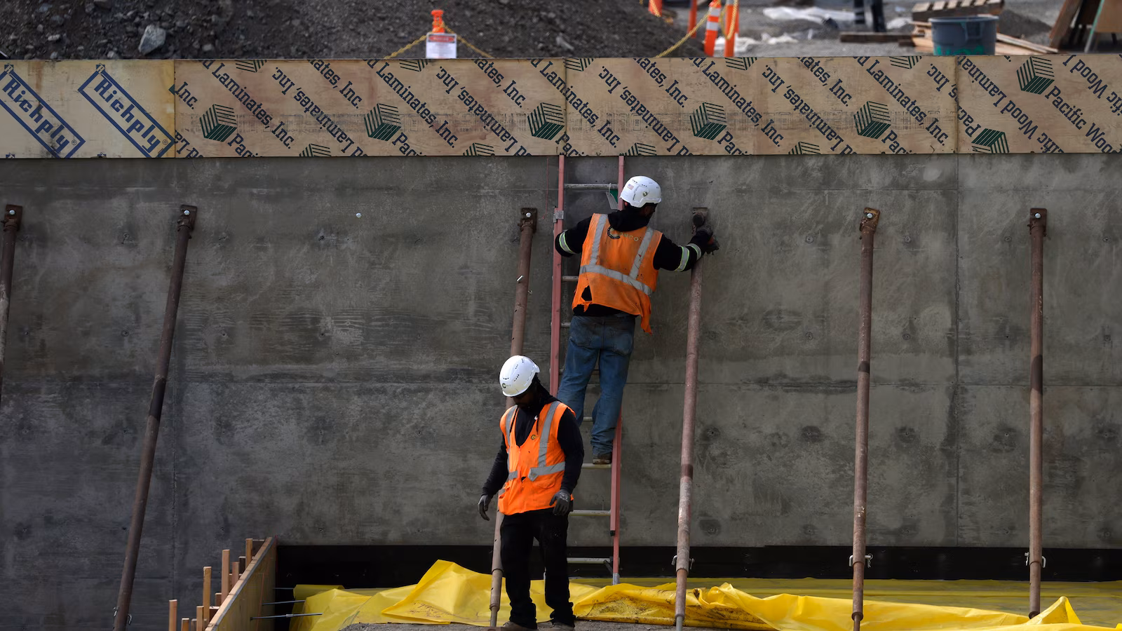 Featured image for Revised Job Data Sparks Concerns Over Economic Slowdown