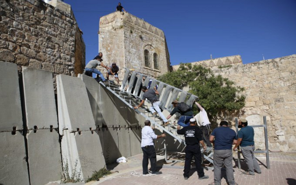 Settlers Occupy Hebron Home, IDF Fails to Intervene
