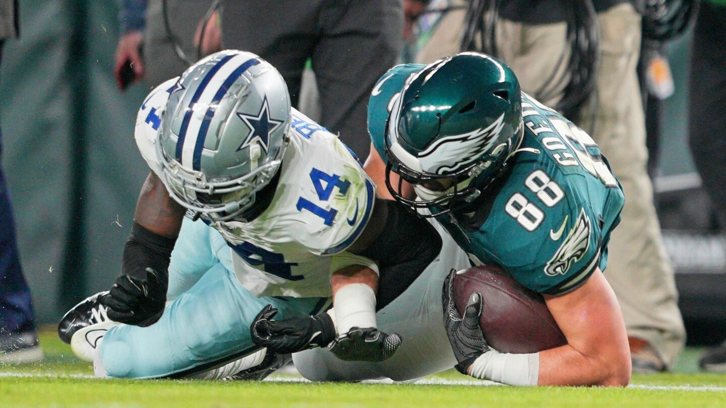 Featured image for Dallas Goedert Suffers Fractured Forearm in Eagles-Cowboys Game