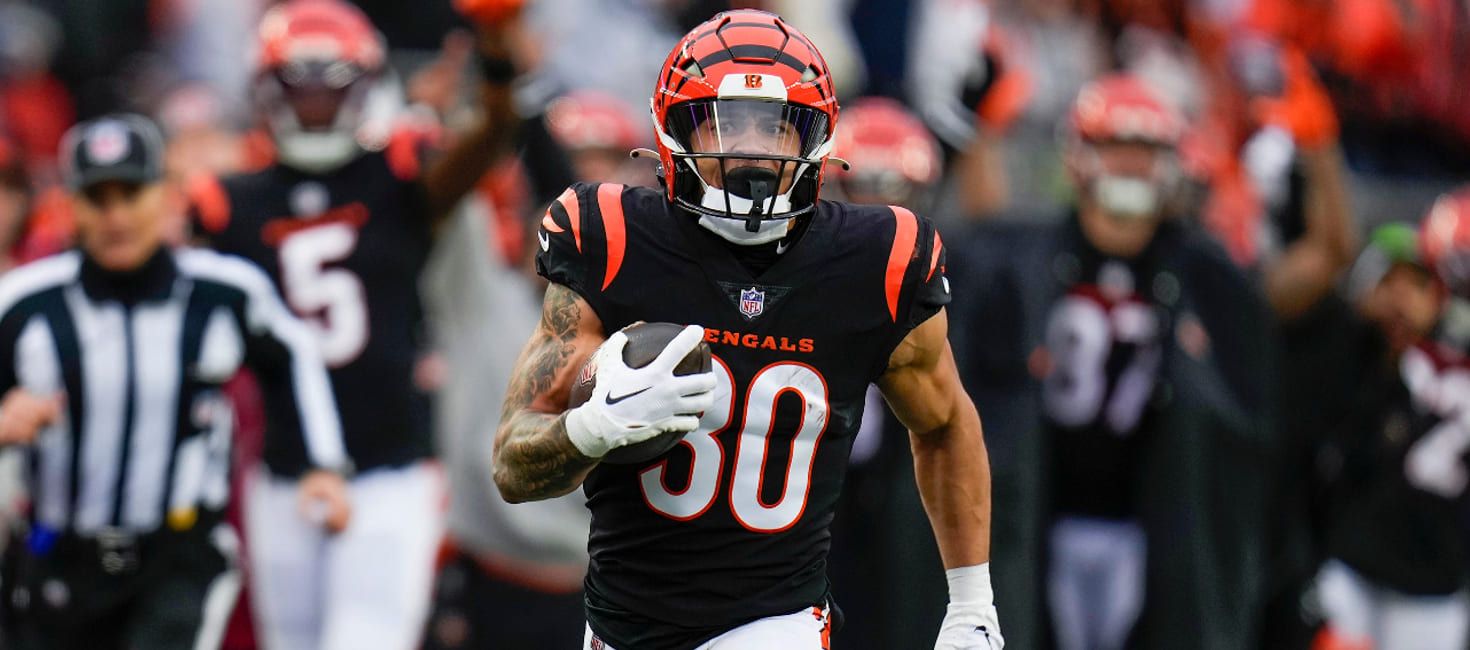 Featured image for "Fantasy Football Week 15: Waiver Wire Targets, RB Start/Sit, Matchup Meanings, Optimal Flex Plays, and Rankings"