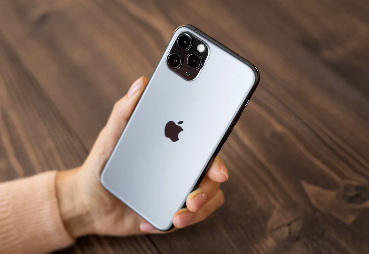 "Apple's Vision Pro: Analyzing the Return Trend and Stock Impact"
