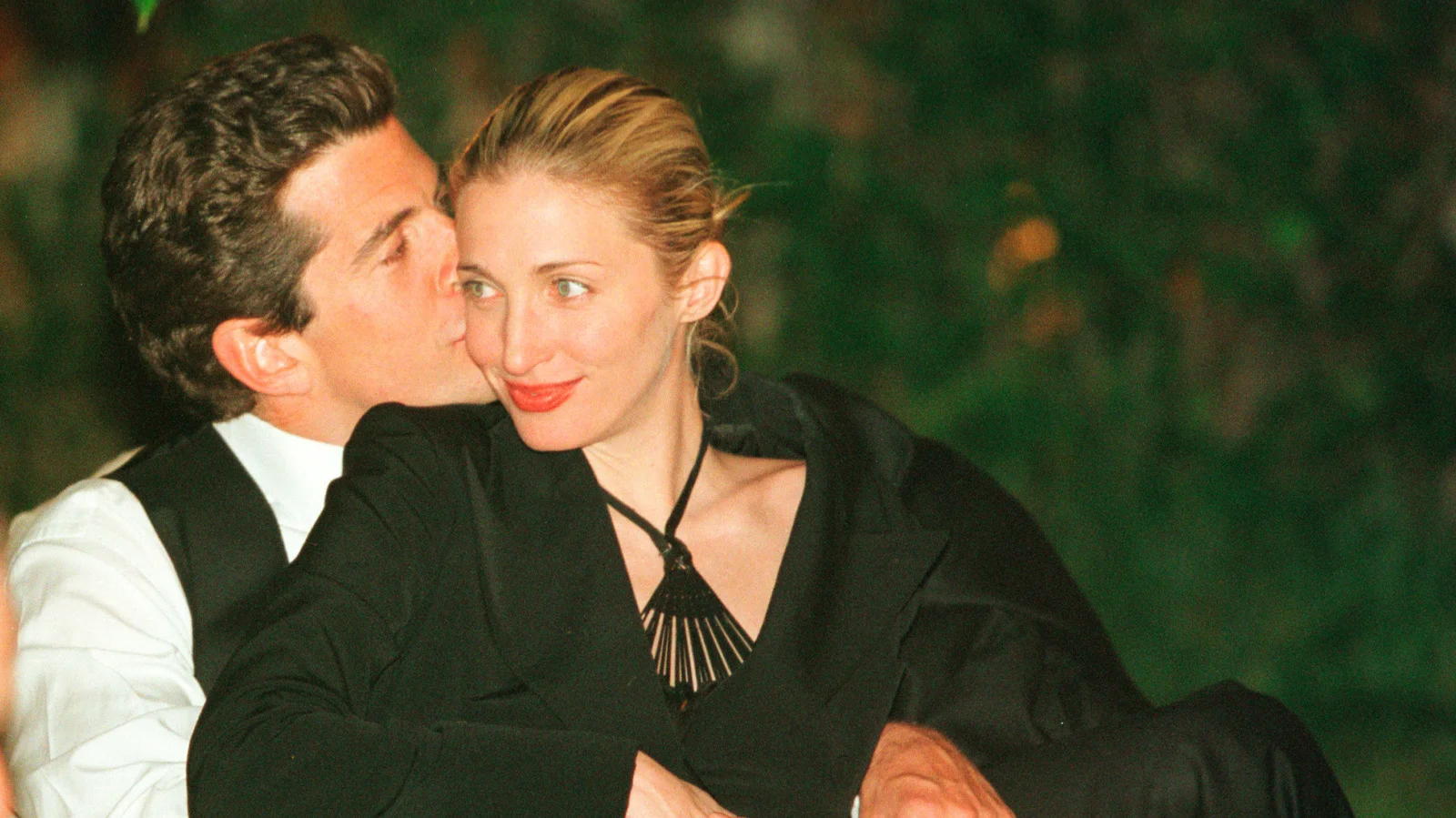 The Quiet Glamour of Carolyn Bessette-Kennedy’s Minimalist Beauty