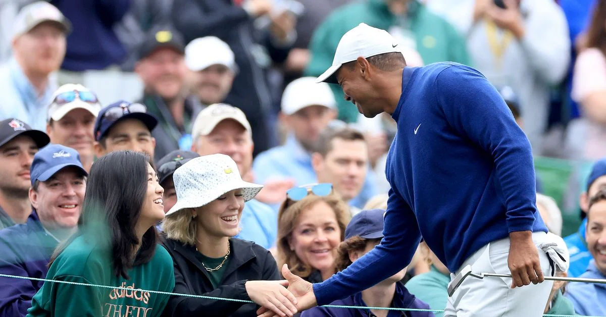 Rose Zhang's Pro Debut Dominance Draws Praise from Golf Legends.