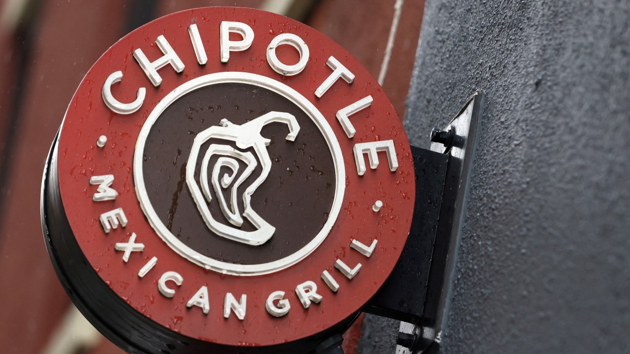 Featured image for "Chipotle Embraces Automation: Robot Co-worker Lightens Employee Workload"