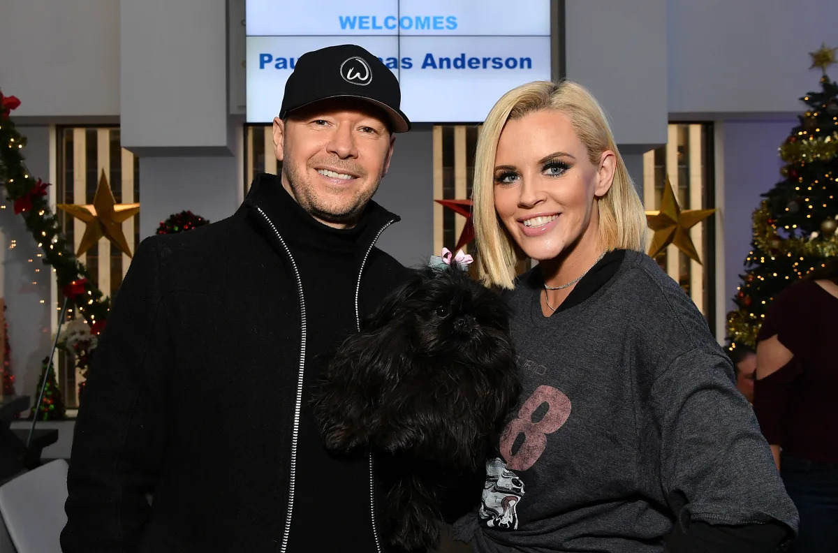 Featured image for Donnie Wahlberg and Jenny McCarthy Reject 'Hollywood Couple' Label