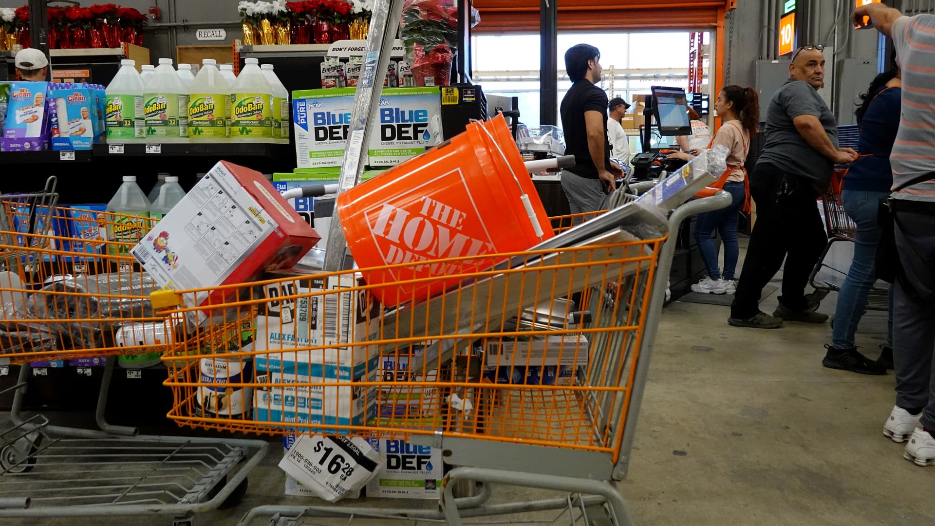 Featured image for Home Depot Optimistic: Inflation Woes Easing, Retailers and Shoppers Benefit