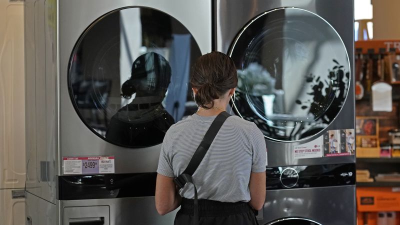 "American Consumer Sentiment Dips as Inflation Expectations Ease"