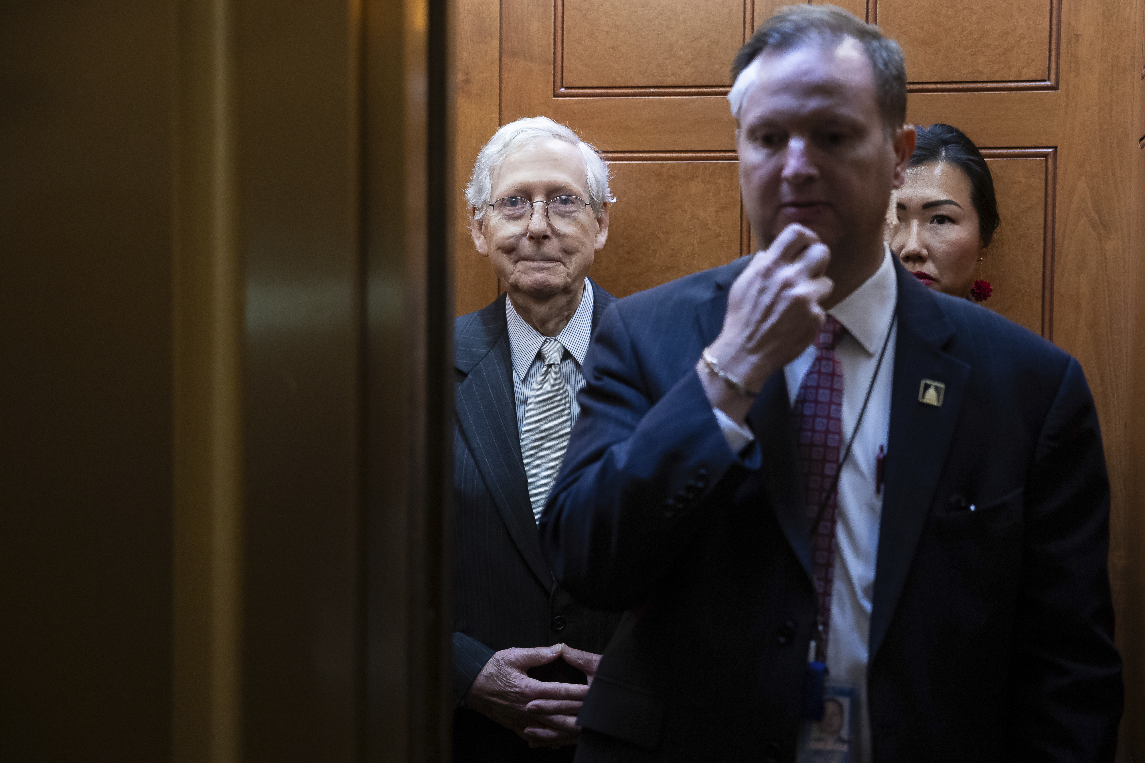 Featured image for "Concerns mount as GOP senators consider 'special' meeting on McConnell's freezing episodes"