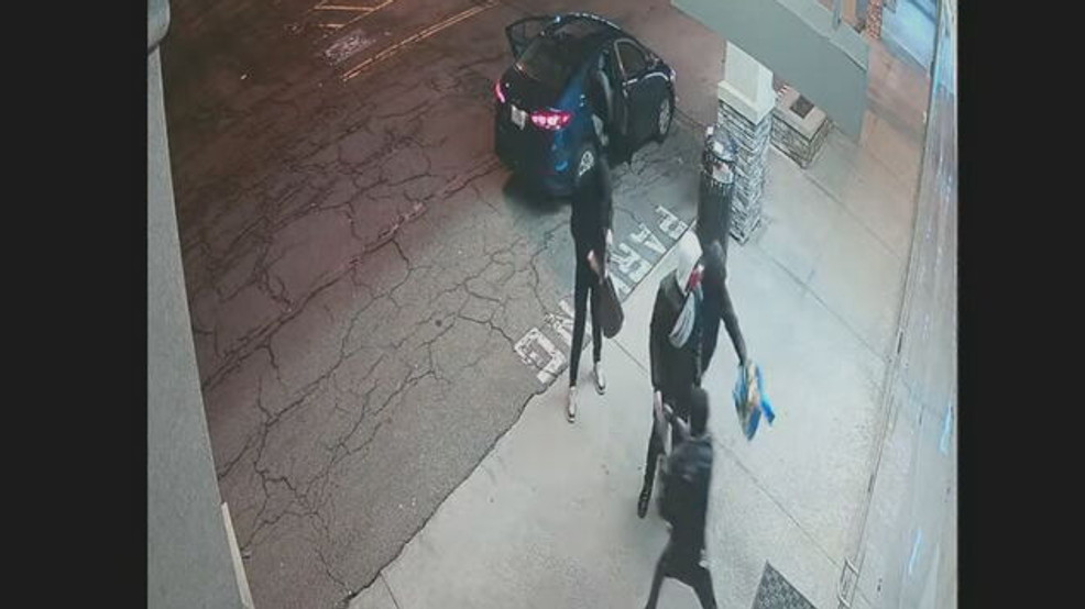 Attempted burglary foiled by Greek police with public's help.