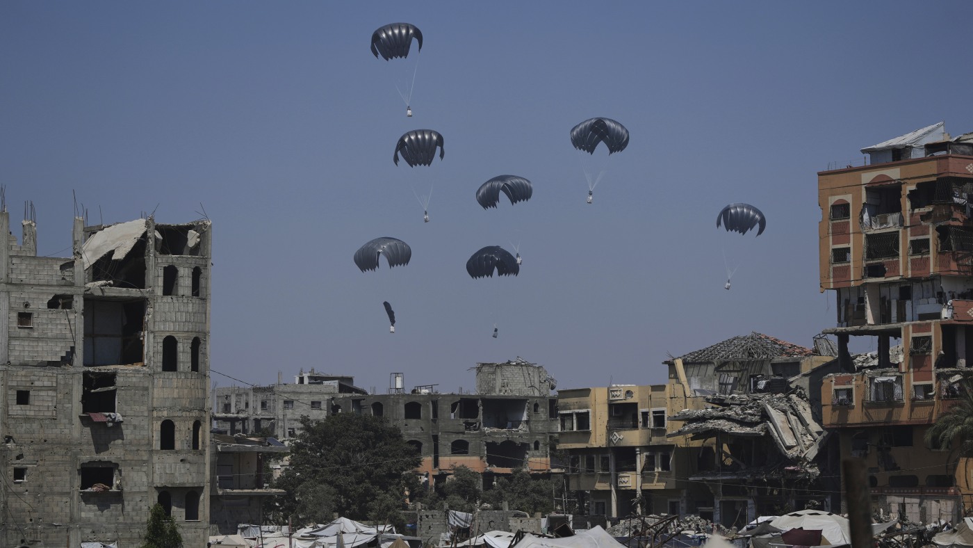 Israel temporarily halts Gaza attacks to deliver aid amid global outrage over starvation