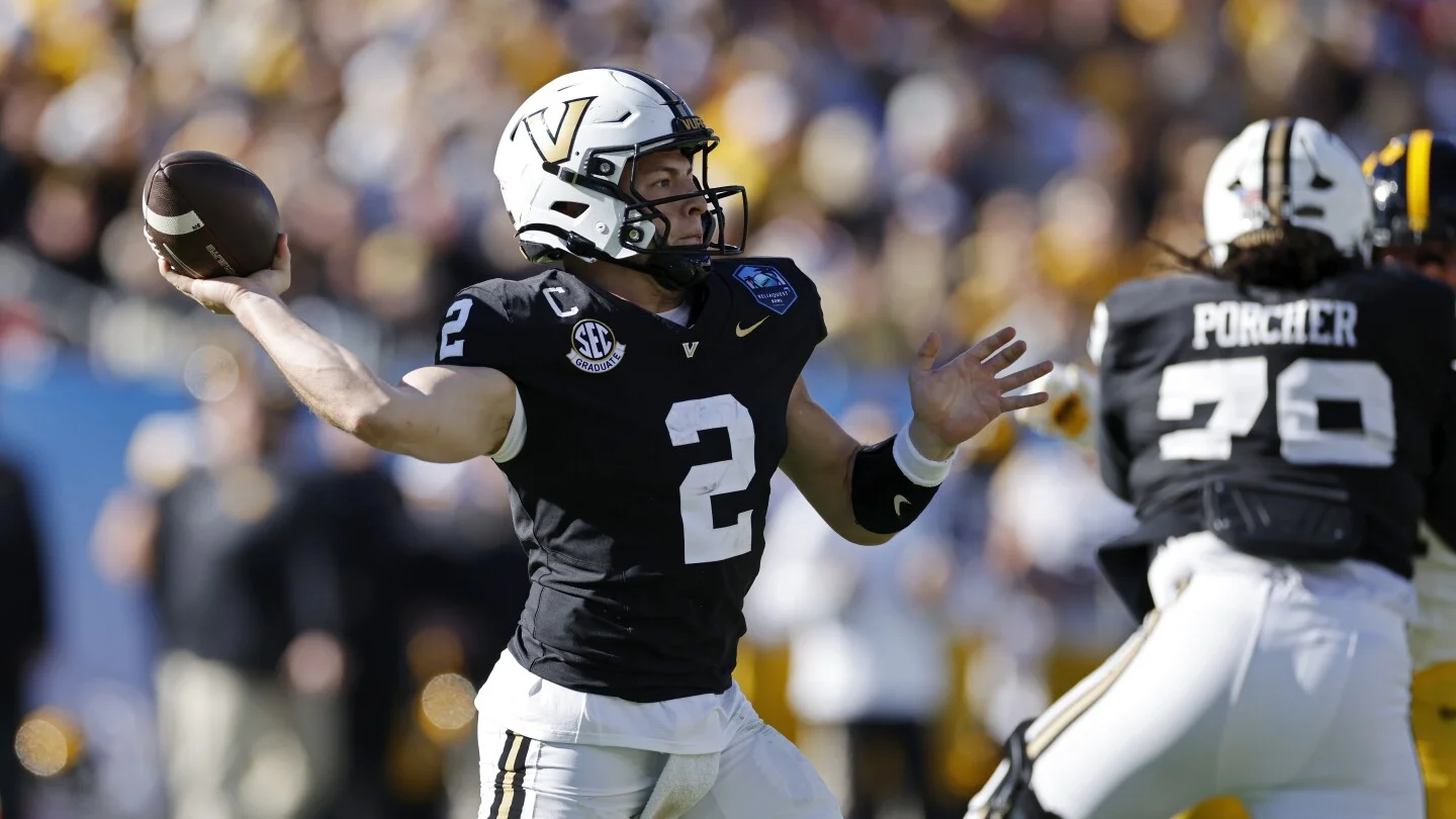 Pavia hits 5'9 7/8, fueling talk of NFL's shortest QB