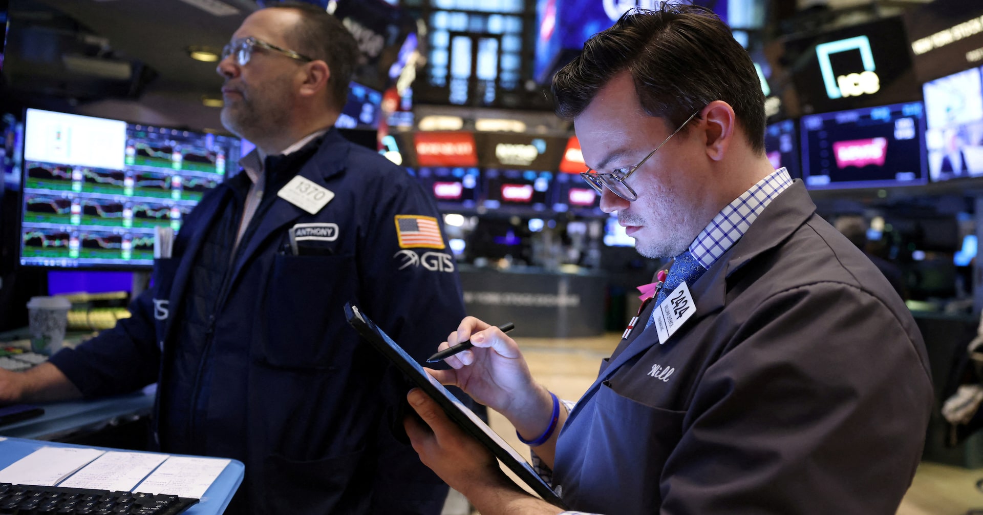 "Wall St Rises Despite Weekly Dow and S&P 500 Decline on Inflation Concerns"