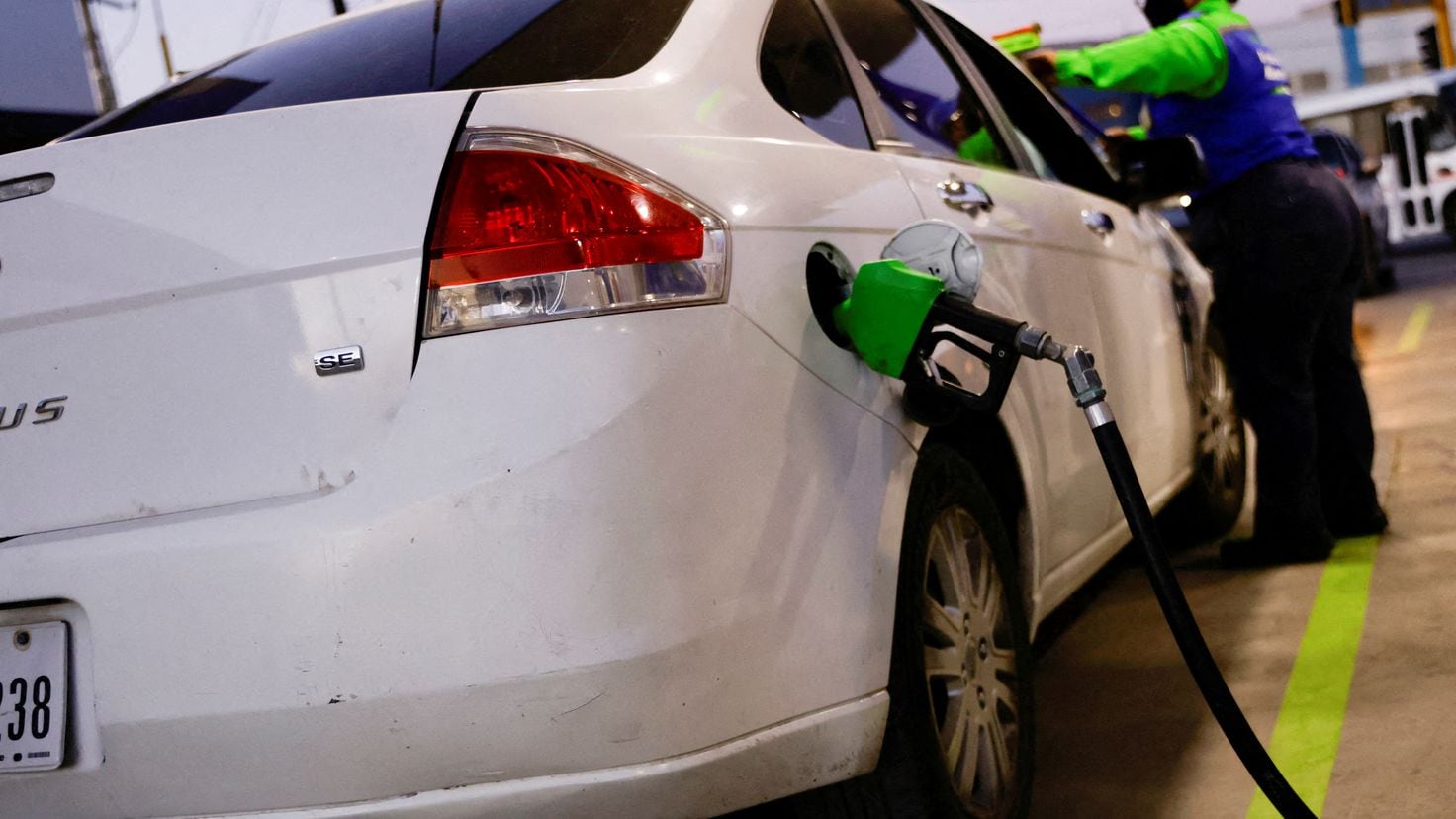 Global Gas Prices Plummet as Crude Oil Costs Hit Record Lows