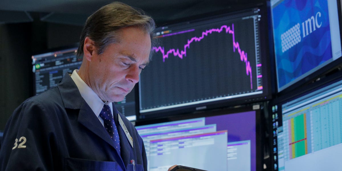 Featured image for "Dow Plummets 476 Points, Snapping Win Streak Amid Recession Fears"