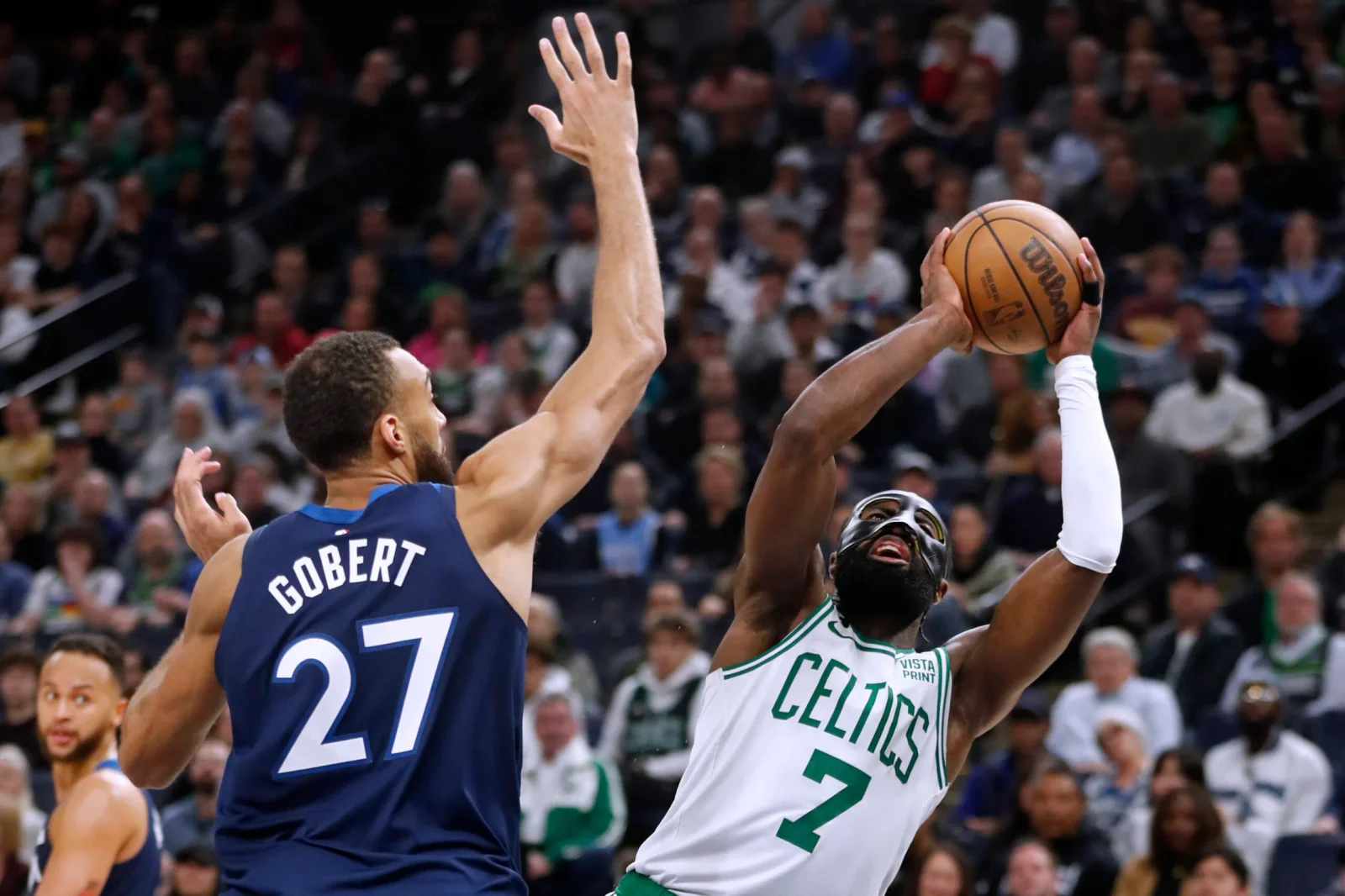 "Celtics edge Timberwolves in controversial finish with Brown's clutch performance"