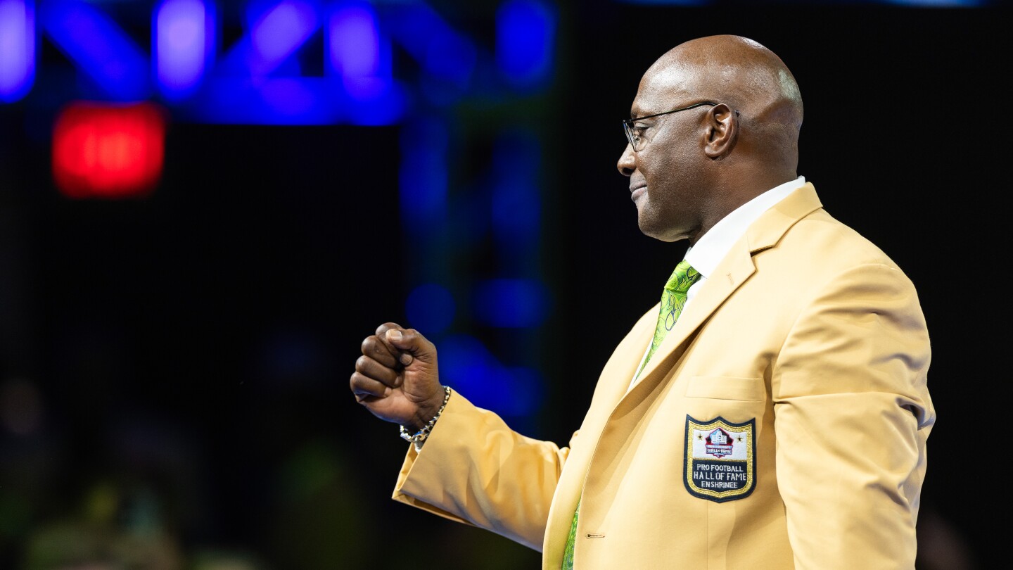 Featured image for Sterling Sharpe Pays Tribute to Shannon in Hall of Fame Speech