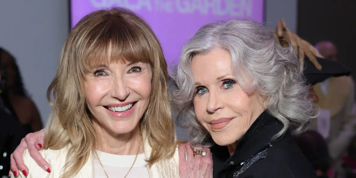 Featured image for Mary Steenburgen Credits Jane Fonda's Advice for Transforming Her View on Aging