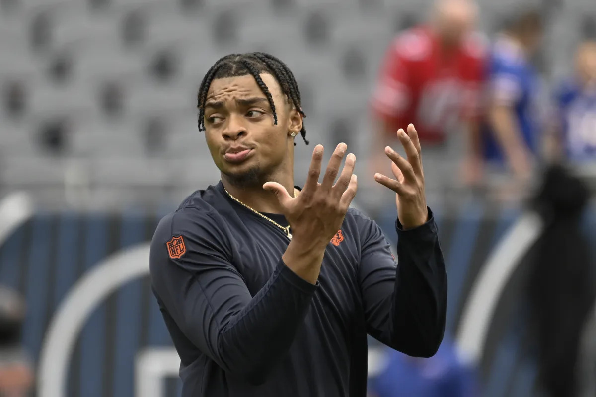 The Coaching Factors Behind Justin Fields' Struggles
