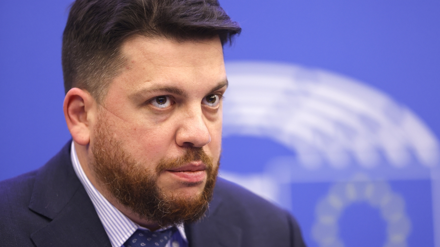 Navalny Ally Brutally Attacked in Lithuania: Vows to Continue Fight Against Putin