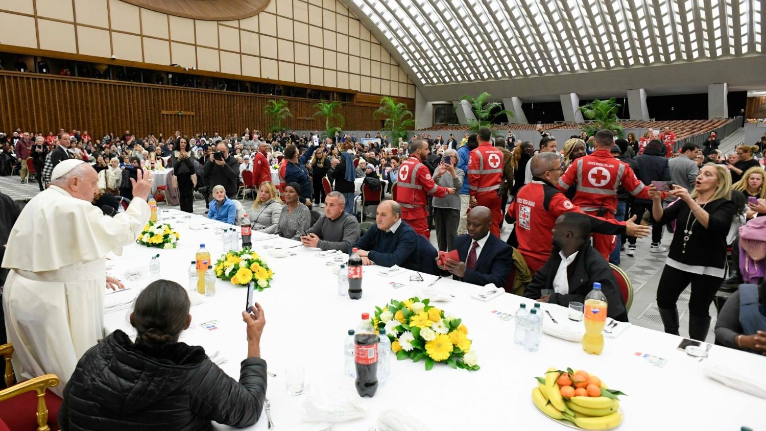 Pope Francis Emphasizes Action for the Poor with Vatican Lunch and Blessings